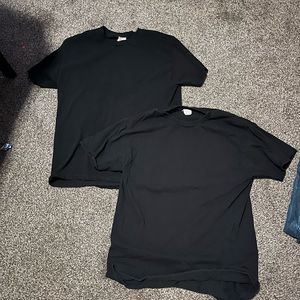 2 black medium hanes shirts